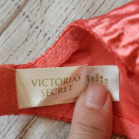 Victoria’s Secret Gold Label Vintage Size 34B Bra Coral Lace Underwire Lined USA - Picture 5 of 6